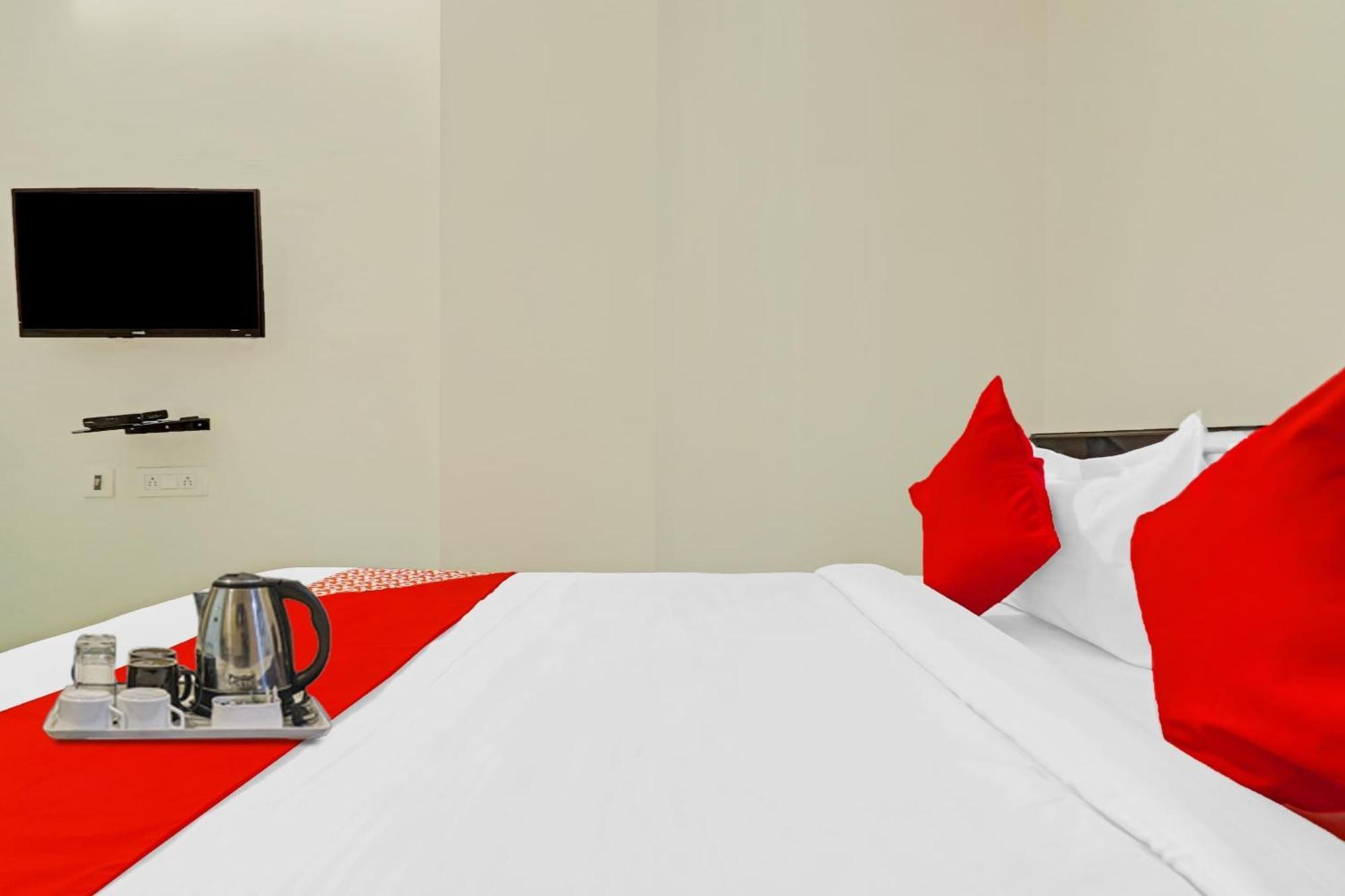 Oyo Happy Stay Hotels Hyderabad Exterior foto